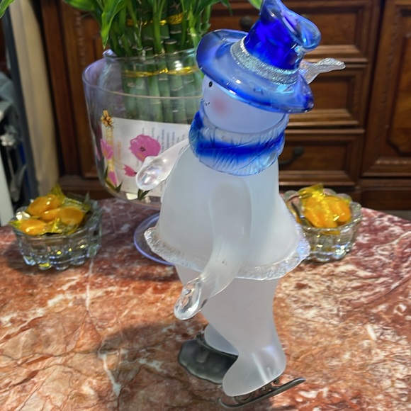 Fabulous Ice Skating Snowman - Picture 6 of 11